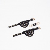 Черные кожаные наручники с клепками, кольцами и золотистой фурнитурой - Crazy Handmade - купить с доставкой в Новочебоксарске