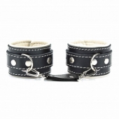 Оковы на руки со светлым подкладом - БДСМ Арсенал - купить с доставкой в Новочебоксарске