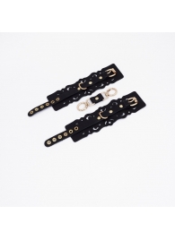 Черные кожаные наручники с узорами и золотистой фурнитурой - Crazy Handmade - купить с доставкой в Новочебоксарске