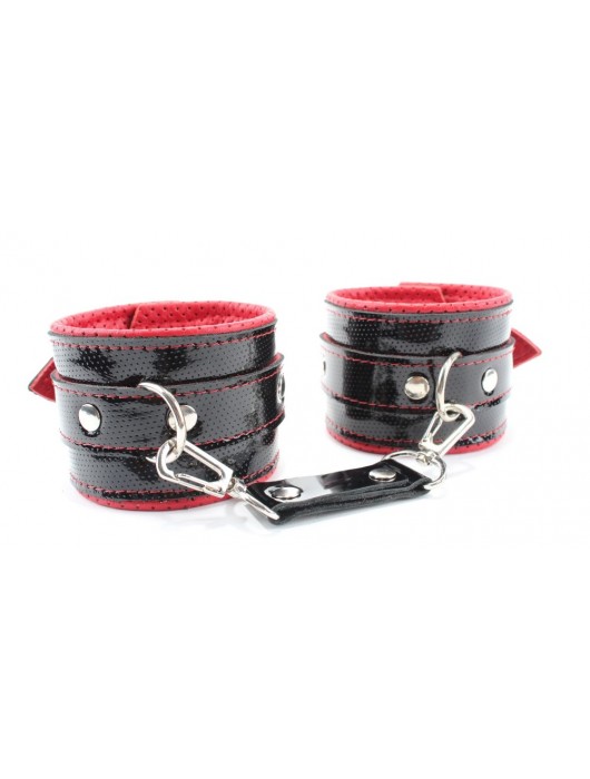 Лаковые чёрно-красные перфорированные наручники - БДСМ Арсенал - купить с доставкой в Новочебоксарске