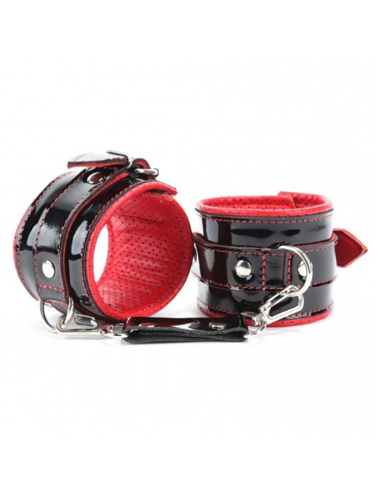 Лаковые чёрно-красные перфорированные наручники - БДСМ Арсенал - купить с доставкой в Новочебоксарске
