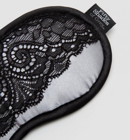 Атласная маска с кружевом Play Nice - Fifty Shades of Grey - купить с доставкой в Новочебоксарске